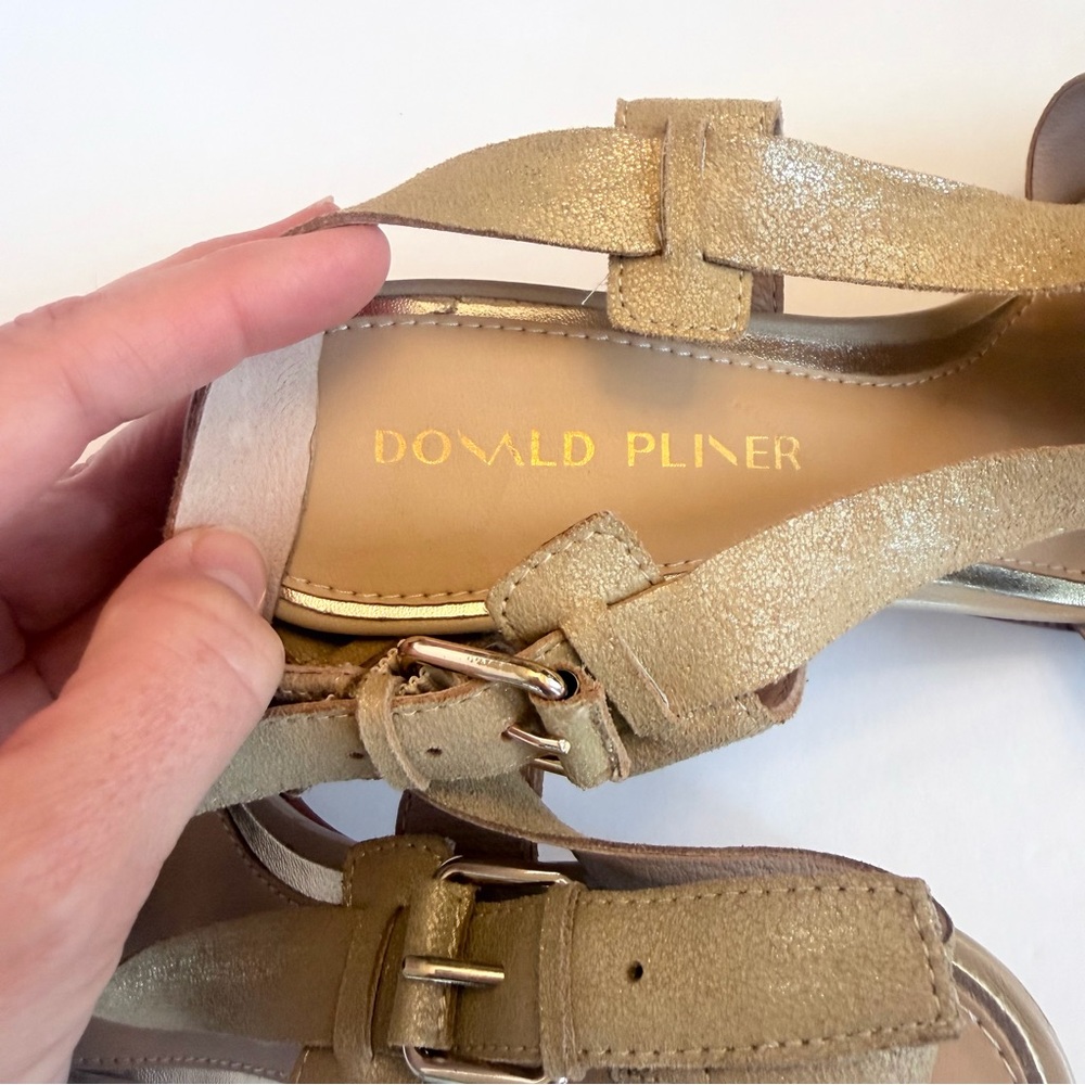 Donald Pliner Kaia gold platino kitten heeled sandals, size 9.5 - Picture 6 of 9